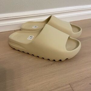 Adidas Yeezy Slides Bone Size 12